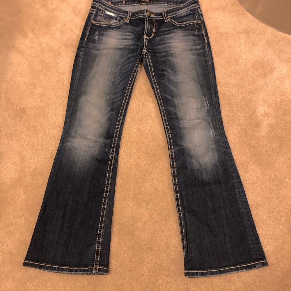Express Rerock size 6 short boot cut denim jean